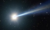Phát hiện một thiên hà khổng lồ nhờ tia sáng bức xạ hướng thẳng vào Trái đất 