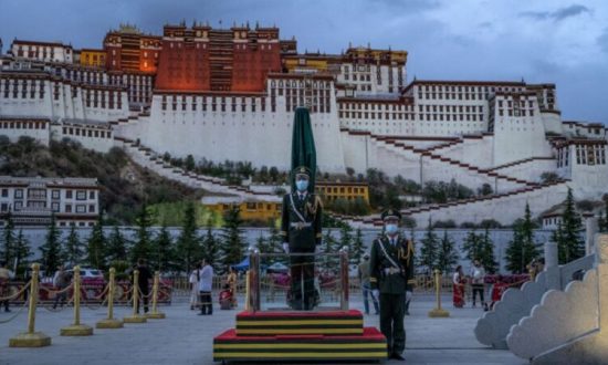 Chuyên gia LHQ: Trung Quốc tẩy não hàng trăm nghìn người Tây Tạng dưới danh nghĩa ‘đào tạo nghề’
