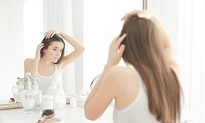 5 bí quyết chăm sóc tóc tự nhiên giúp giảm tóc bạc và rụng tóc