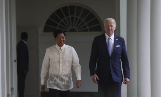 Mỹ và Philippines kêu gọi hòa bình ở Eo biển Đài Loan trong Tuyên bố chung