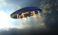 Các vụ nhìn thấy UFO thường xuyên thu hút khách du lịch đến thăm thị trấn Nhật Bản