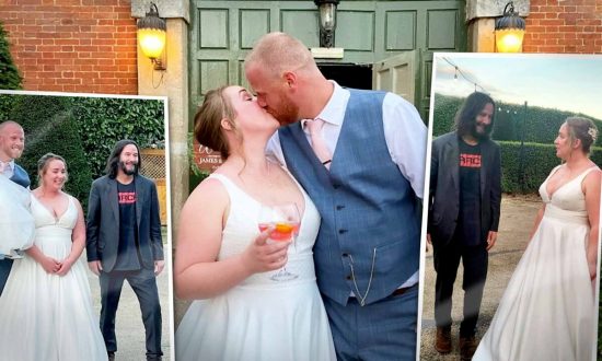 Cặp đôi bất ngờ khi nam diễn viên Keanu Reeves đến 'chung vui' trong đám cưới của họ