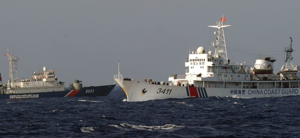 Tàu Trung Quốc phớt lờ yêu cầu rời khỏi khu vực gần mỏ khí đốt do Nga điều hành của Việt Nam