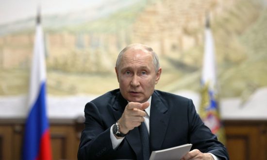 Ông Putin cảnh báo: Xe tăng nước ngoài là 'mục tiêu ưu tiên' của lính Nga ở Ukraine