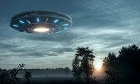 Cựu quan chức tình báo Mỹ tiết lộ chấn động: UFO từ không gian khác đến