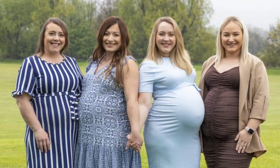 ‘Tôi vẫn còn sốc': Bốn chị em gái ở Scotland đều có thai cùng thời điểm và đều dự sinh trong năm nay
