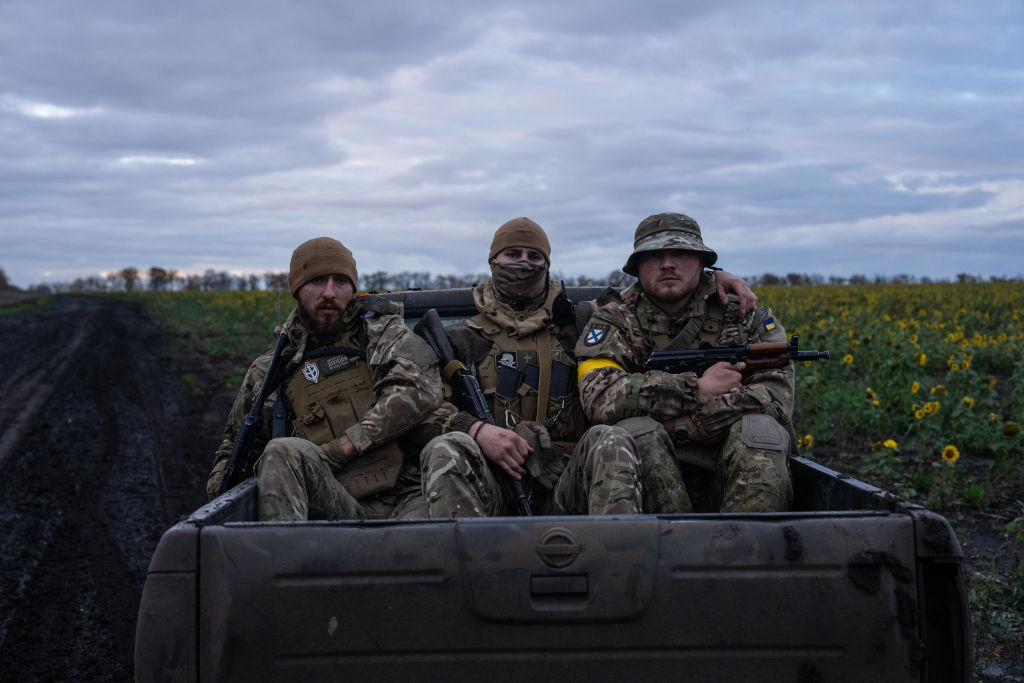 Ukraine phản công mạnh, áp sát phòng tuyến 'răng rồng' của Nga