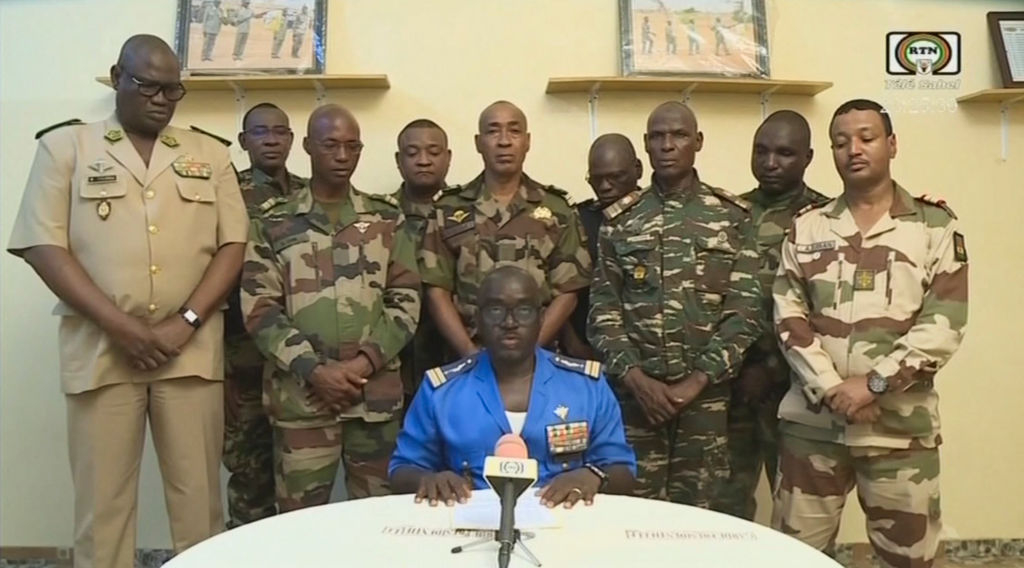 Nóng: Quân đội Niger đảo chính, Tổng thống bị cận vệ khống chế
