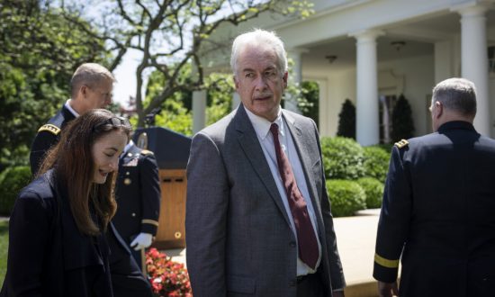 Tổng thống Biden đưa Giám đốc CIA William Burns vào Nội các