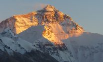 Đỉnh Everest có phải là ngọn núi cao nhất thế giới không?
