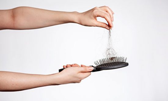 4 thói quen tắm gội có thể khiến bạn rụng tóc.