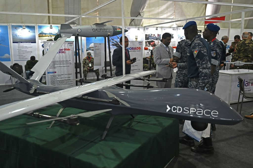 Ấn Độ cấm dùng phụ tùng Trung Quốc sản xuất UAV quân sự