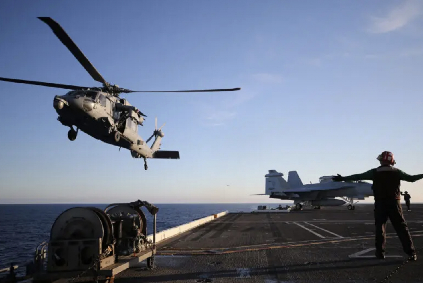 Cựu Tư lệnh tình báo Hải quân Hoa Kỳ: Không thể ngăn chặn chiến tranh Trung - Mỹ chỉ với sức mạnh quân sự