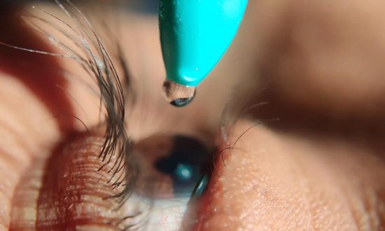 3 hậu quả do sử dụng thuốc nhỏ mắt sai cách