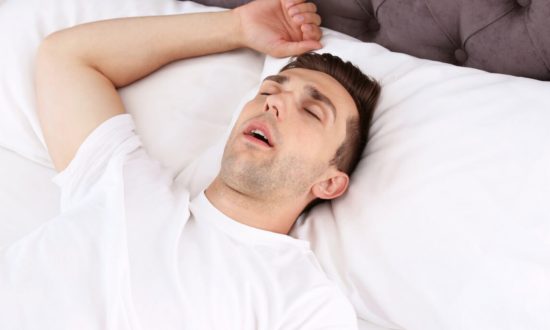 Dán miệng khi ngủ giúp cải thiện chất lượng giấc ngủ và quá trình hít thở