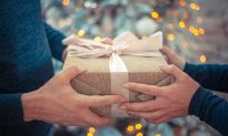 3 loại quà tặng không nên nhận, nếu không tiền tài của bạn sẽ mất hết