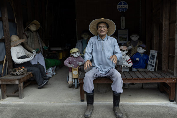 Ảnh: Một ngôi làng thưa thớt ở Nhật Bản sử dụng bù nhìn làm dân làng