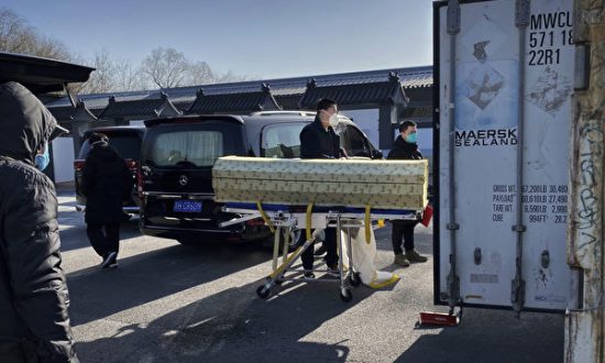 Thợ trang điểm tử thi Trung Quốc kể lại thời dịch bệnh đỉnh điểm trong nhà tang lễ