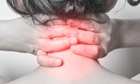 3 thói quen gây đau cổ vai gáy mà dân văn phòng nên tránh