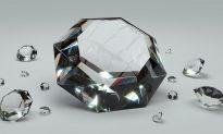 Kim cương rất cứng, nhưng có vật liệu nào cứng hơn không?