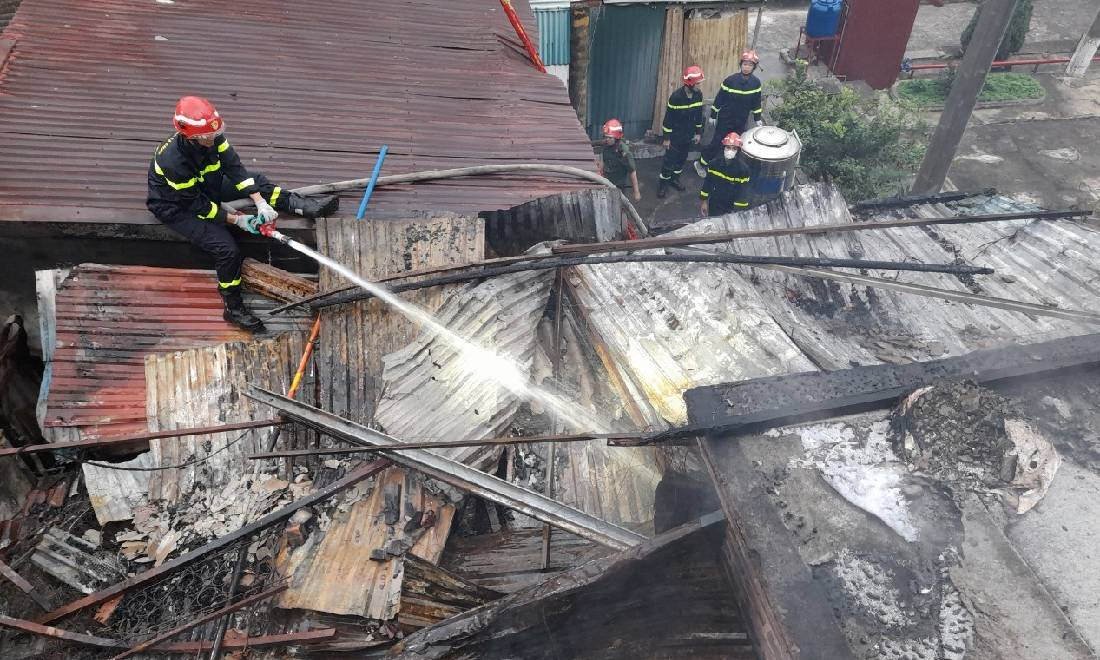 Hải Phòng: Cháy nhà dân sát trạm biến thế, 3 người kịp thời thoát nạn