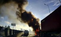 Xe container đột ngột bốc cháy trên cao tốc Long Thành - Dầu Giây, kẹt xe kéo dài hàng km