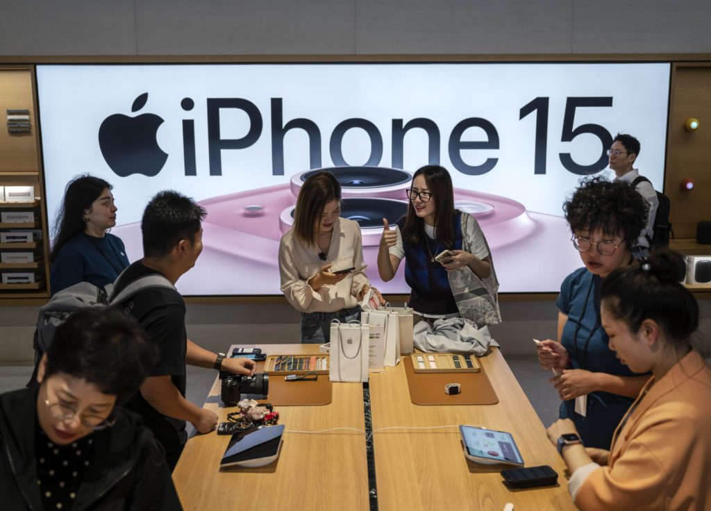 Doanh số iPhone 15 mới ra mắt tại Trung Quốc kém hơn iPhone 14