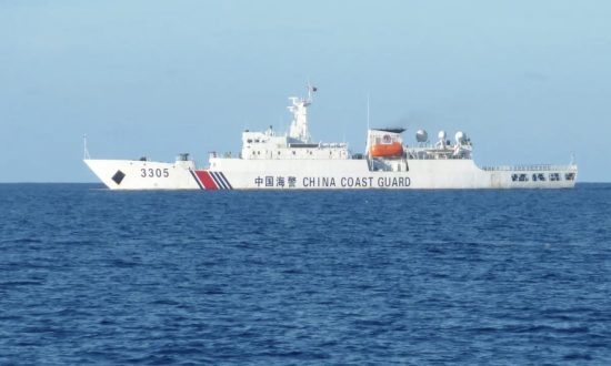 Philippines phủ nhận pháo hạm bị Trung Quốc đuổi khỏi Bãi cạn Scarborough