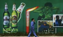Nhiều người Hàn Quốc tẩy chay bia Thanh Đảo của Trung Quốc sau bê bối 'tiểu vào kho nguyên liệu'