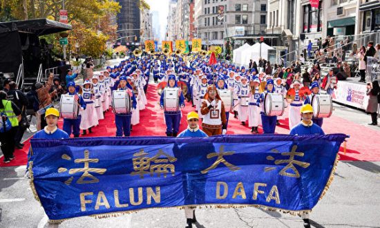 Cuộc diễu hành Ngày Cựu chiến binh Mỹ ở New York: Đội Pháp Luân Công được yêu thích