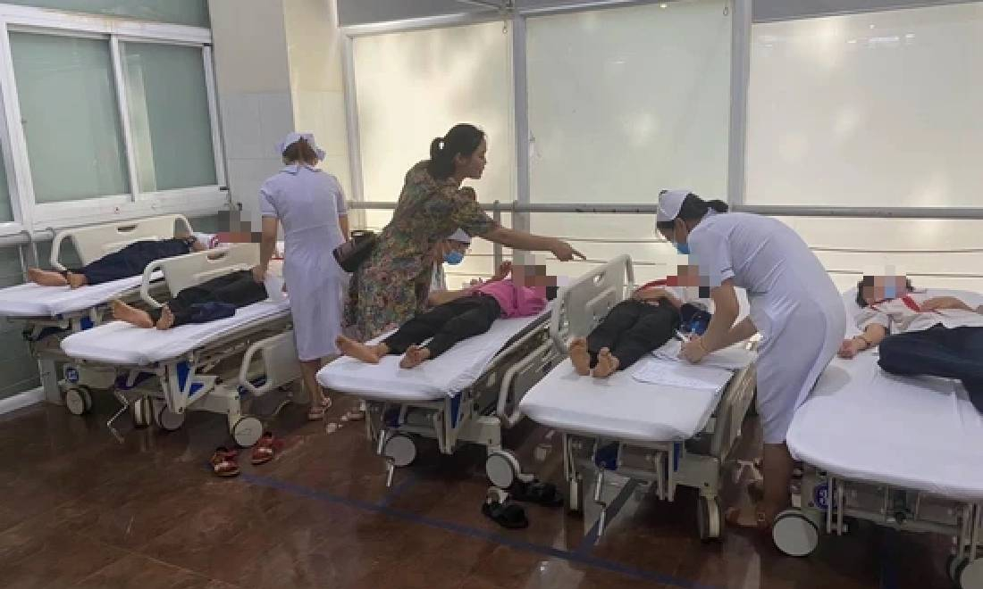 Đắk Lắk: 17 học sinh nhập viện cấp cứu nghi do ngộ độc trà sữa