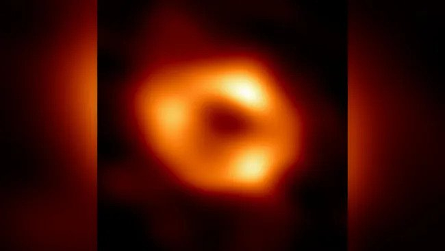 Lỗ đen siêu lớn ở trung tâm hệ Ngân Hà đang tiến gần tới tốc độ quay nhanh nhất của nó