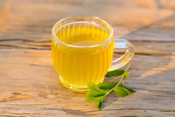 Nghiên cứu mới: Trà đen và trà xanh có thể vô hiệu hóa các biến thể phụ của Omicron