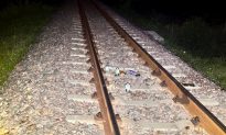Bình Thuận: Ngồi trên đường ray uống bia, nam thanh niên bị tàu hỏa tông tử vong