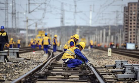 Bình luận: Chi tiêu cơ sở hạ tầng có thể giải cứu nền kinh tế Trung Quốc?