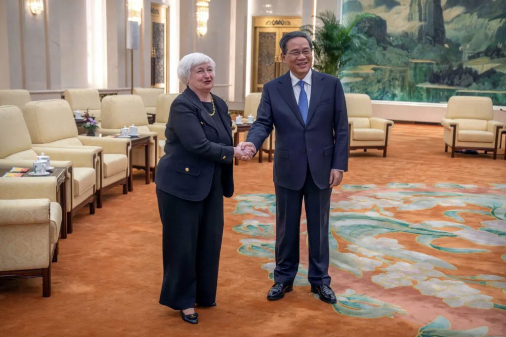 Chuyên gia: Thủ tướng Trung Quốc Lý Cường bị Phó Thủ tướng Hà Lập Phong lấn át trong ủy ban tài chính