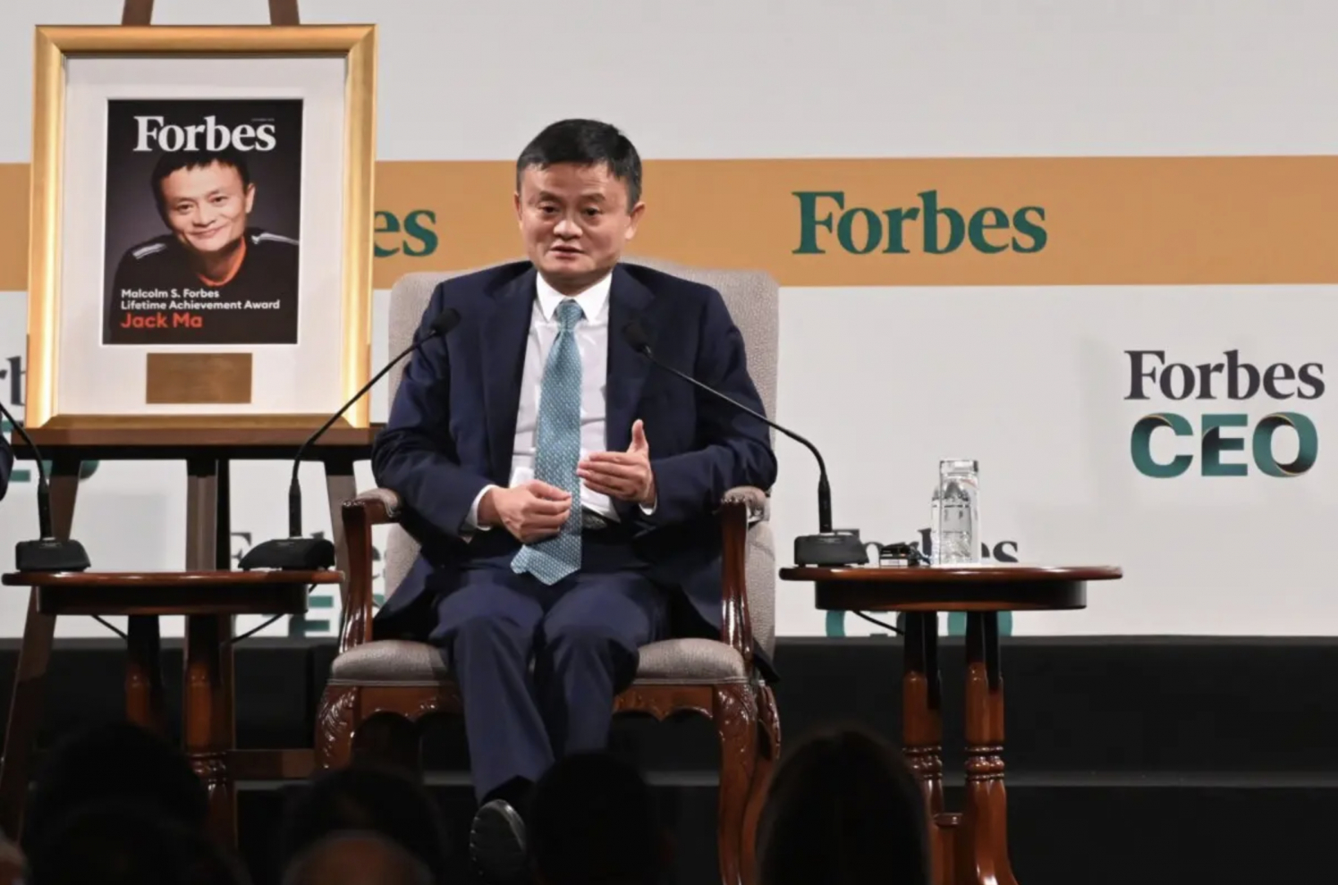 Thông điệp đằng sau kế hoạch bán tháo cổ phiếu của Jack Ma