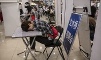 Xu hướng mới ở Trung Quốc: Giới trẻ 'nhập vai' để tiết kiệm tiền