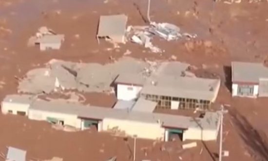 Sau trận động đất ở Cam Túc, lở đất chôn vùi hai ngôi làng, lớp bùn tích tụ gần 3 mét