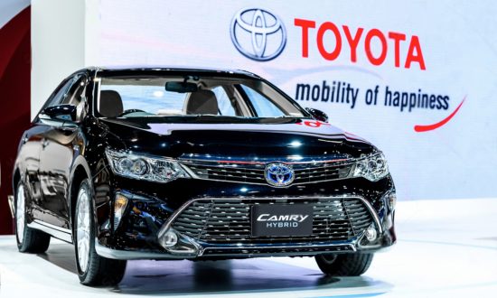 Toyota Camry 2025 ra mắt, chỉ sử dụng động cơ hybrid, giá bao nhiêu?
