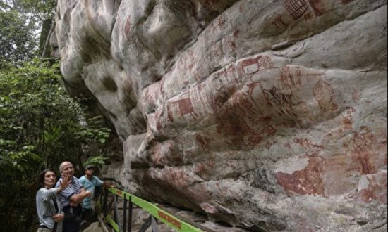 Bức tranh đá khổng lồ niên đại hơn 10.000 năm được phát hiện ở rừng nhiệt đới Amazon
