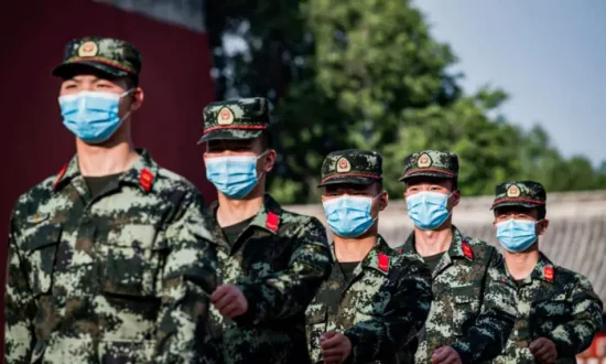 Kinh tế suy thoái, quân đội Trung Quốc đối mặt với nguy cơ bị cắt giảm lương