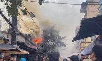 Hà Nội: Cháy gác xép nhà dân cạnh chợ Nhổn