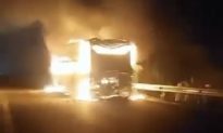 Thanh Hóa: Xe khách bất ngờ bốc cháy ngùn ngụt trên cao tốc