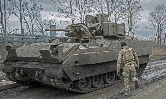 Tăng T-90M bị M2 Bradley vô hiệu hóa, huyền thoại T-90 đã kết thúc
