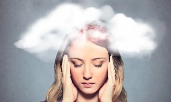 Nghiên cứu mới: Nồng độ serotonin giảm giúp giải thích hội chứng sương mù não ở bệnh nhân có hội chứng Covid kéo dài