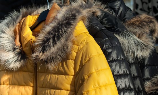 Áo khoác lông vũ nên mặc như thế nào để giữ ấm? Chuyên gia Nhật Bản chia sẻ 3 mẹo mặc đúng cách