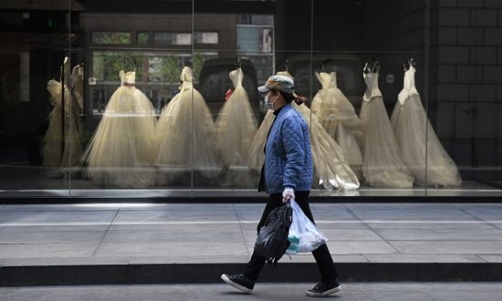 Xu hướng mới ở Trung Quốc: Hôn lễ tối giản không đoàn xe cưới, không đón dâu, không phù dâu phù rể