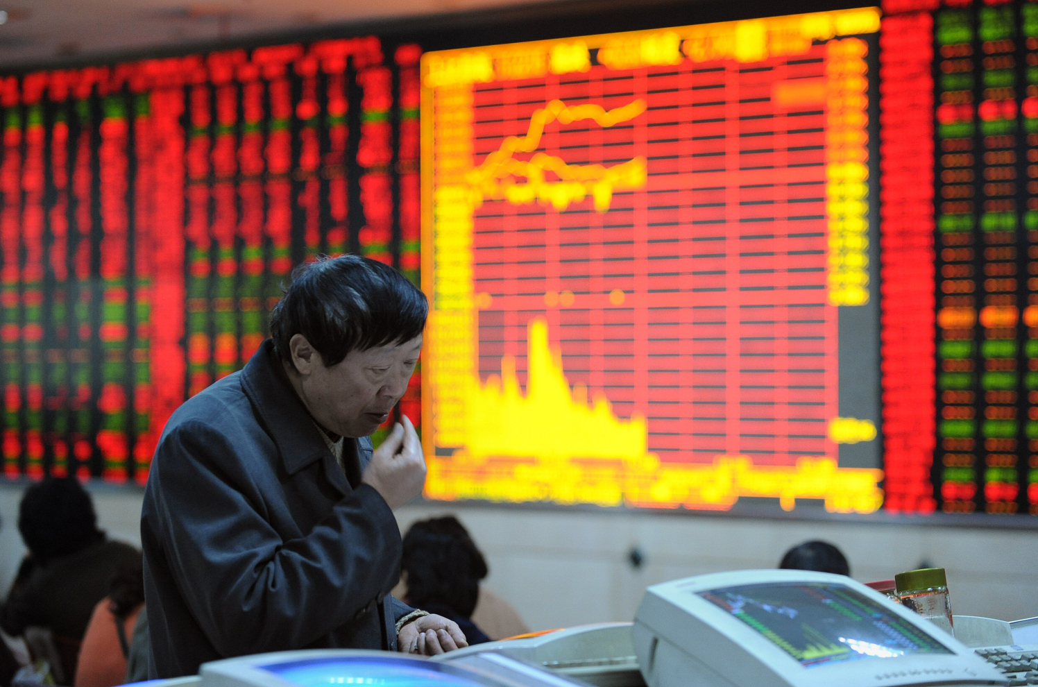 'Thứ 2 đen tối' của chứng khoán Trung Quốc: Cổ phiếu bị 'huỷ diệt hoàn toàn'