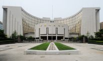 Dưới nhiều áp lực, ngân hàng trung ương Trung Quốc bất ngờ giữ nguyên lãi suất